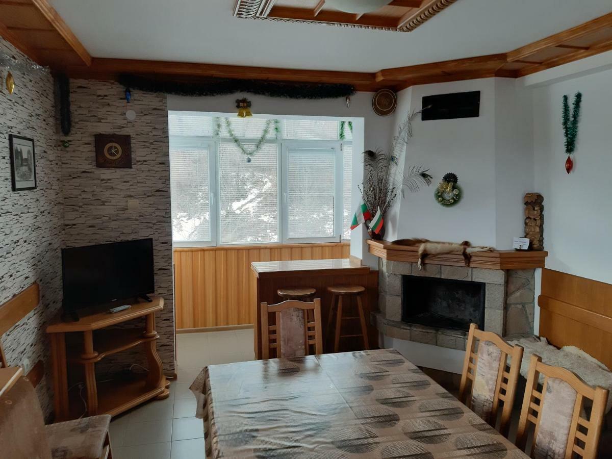 Къща Поколения Trjavna Buitenkant foto