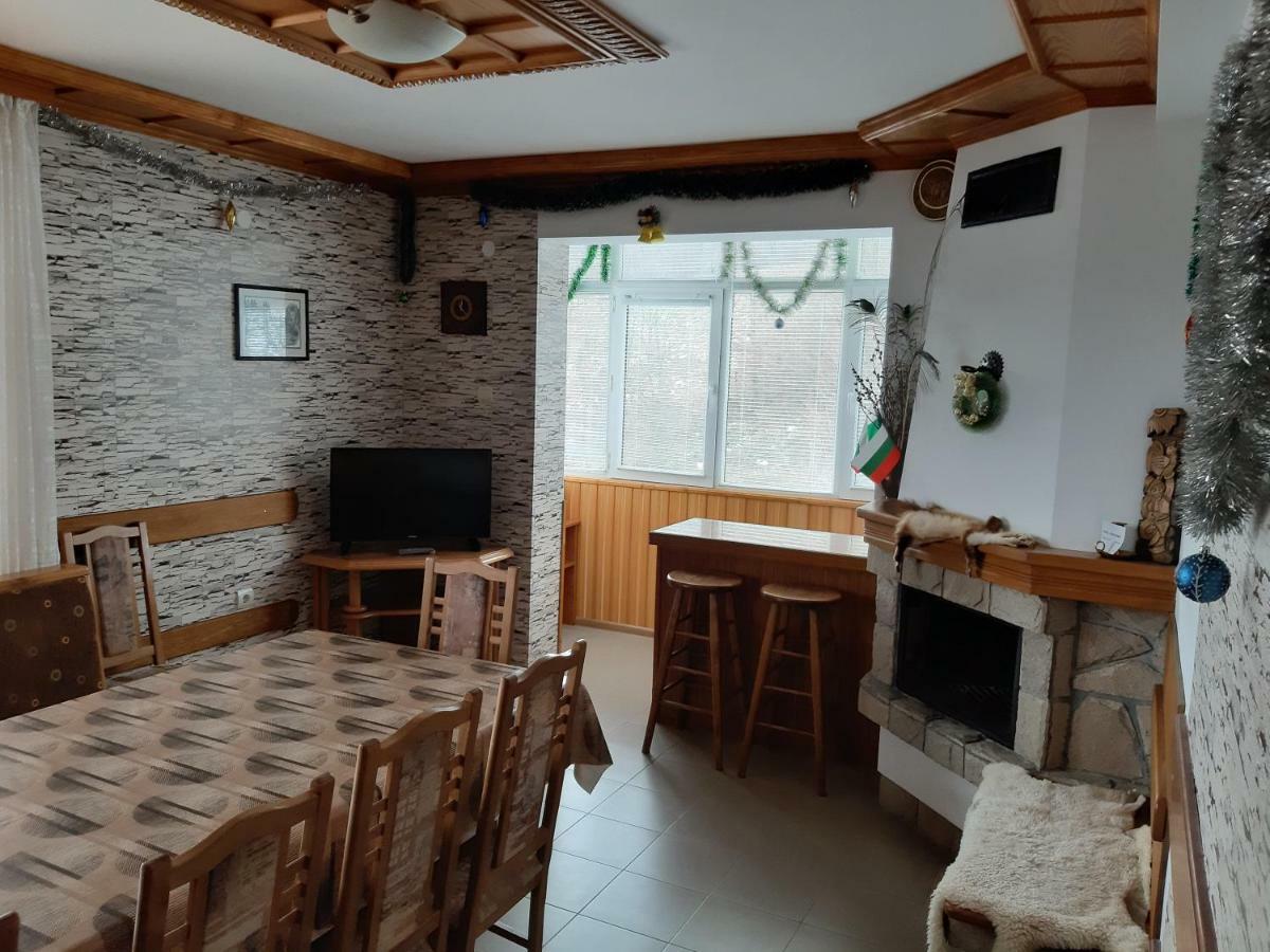 Къща Поколения Trjavna Buitenkant foto